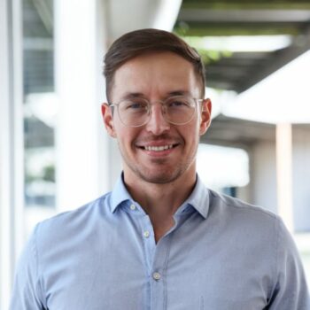 Daniel Hosinger von Cineplexx tr&auml;gt eine Brille