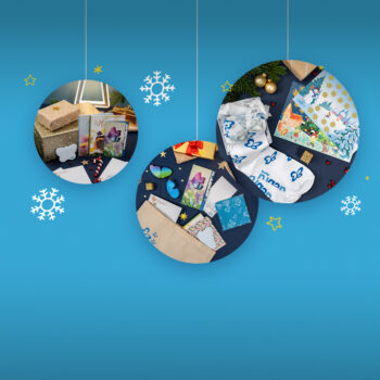 Zweidimensionale Christbaumkugeln auf blauem Hintergrund